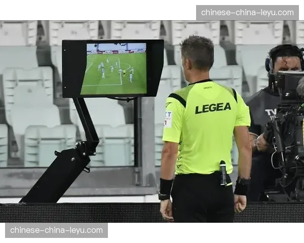 英超裁判尺度再引热议：身体对抗与技术犯规的平衡点何在？