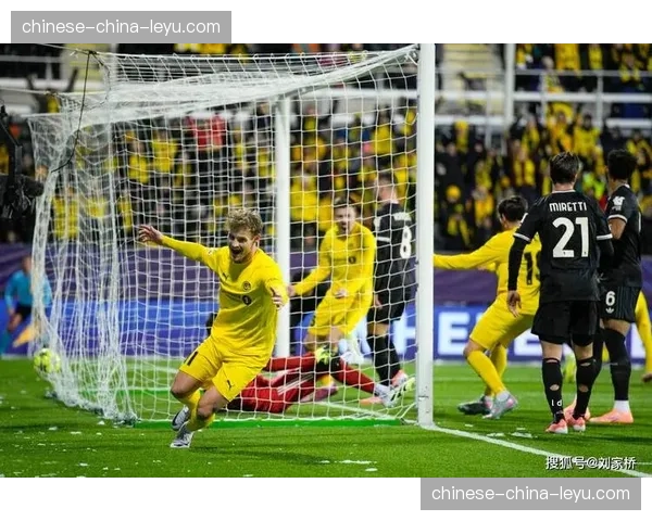 关键瞬间：斯特拉斯堡门将扑救后手抛球发动进攻，20秒内完成射门