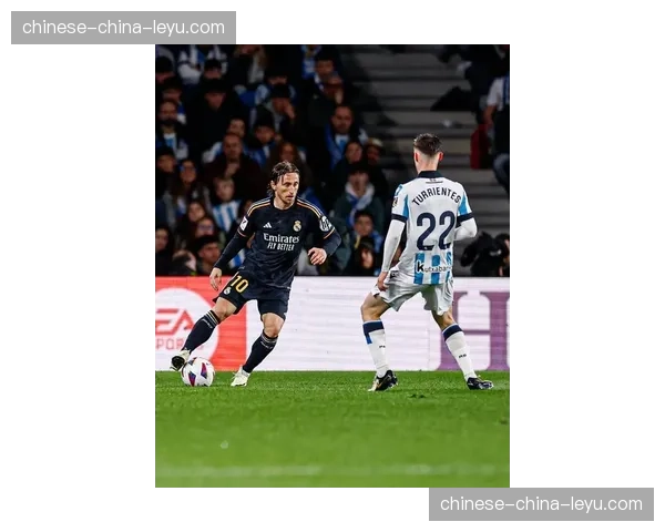 伤病动态：皇家社会确认久保建英腿筋不适，预计缺席两周，球队前场转换推进点缺失